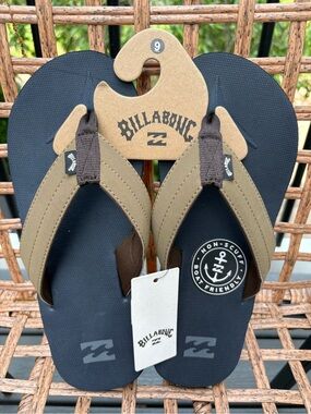 Billabong Men’s Black Footbed with Brown/Tan Straps Flip Flops